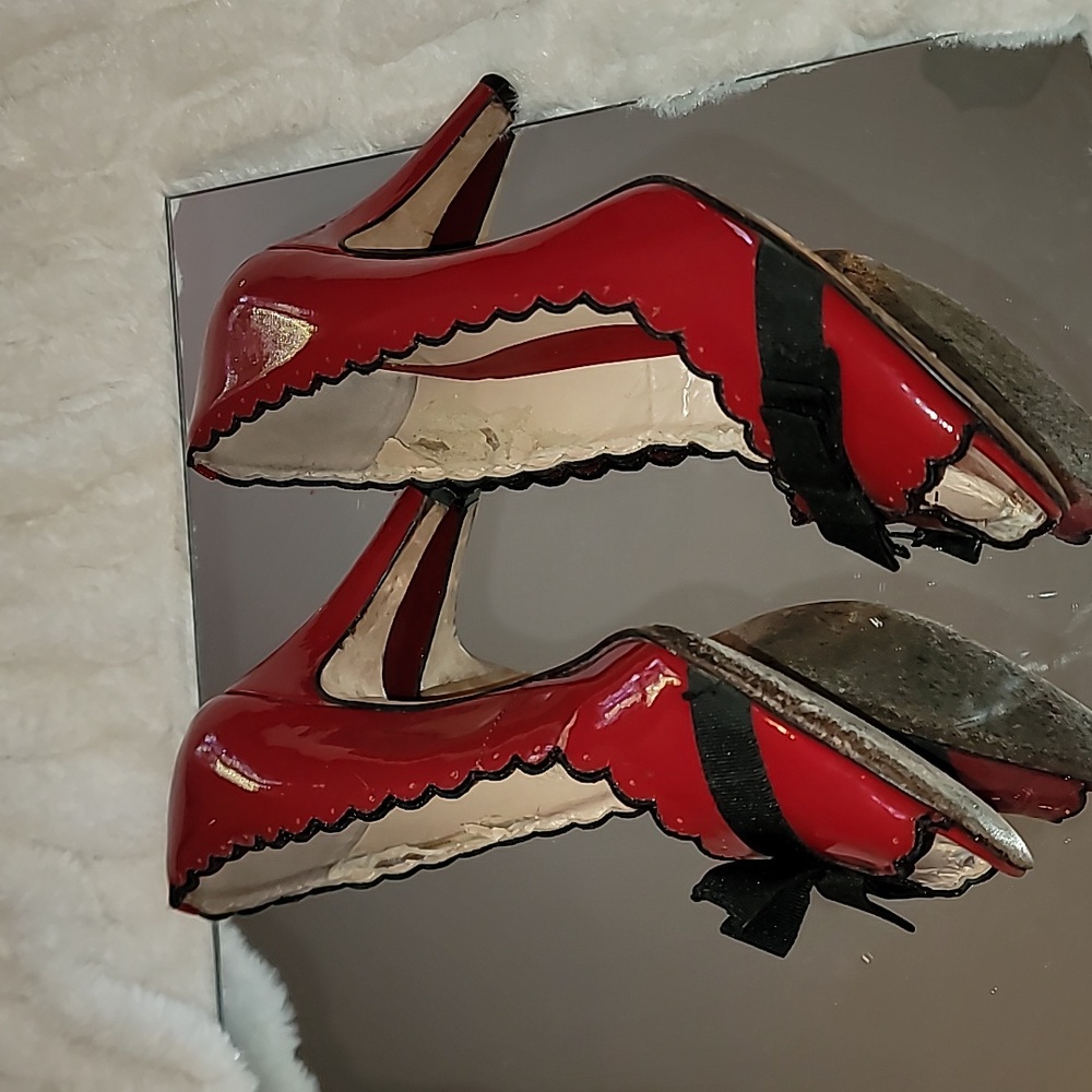 Retro Red Heels - Picture 4 of 12